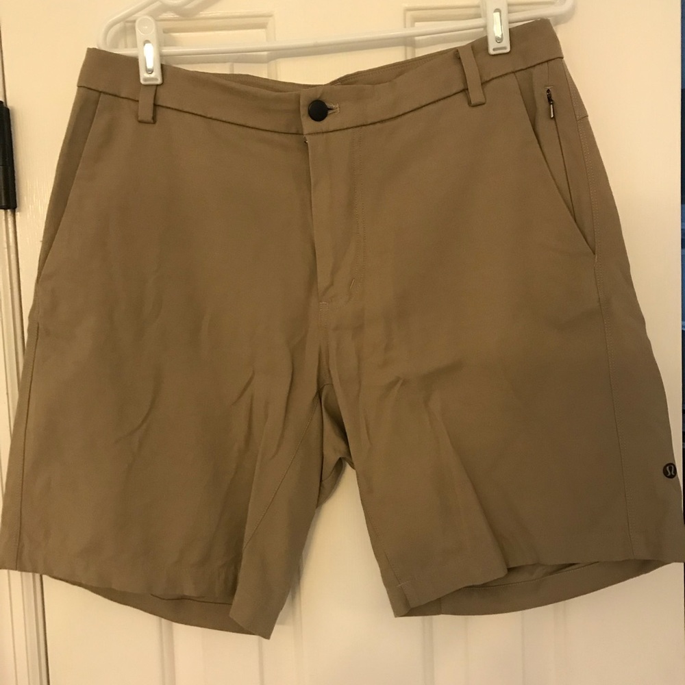 Lulu Lemon Commission Short 9’